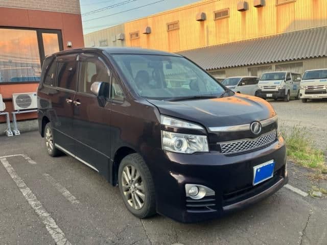 TOYOTA VOXY 4WD