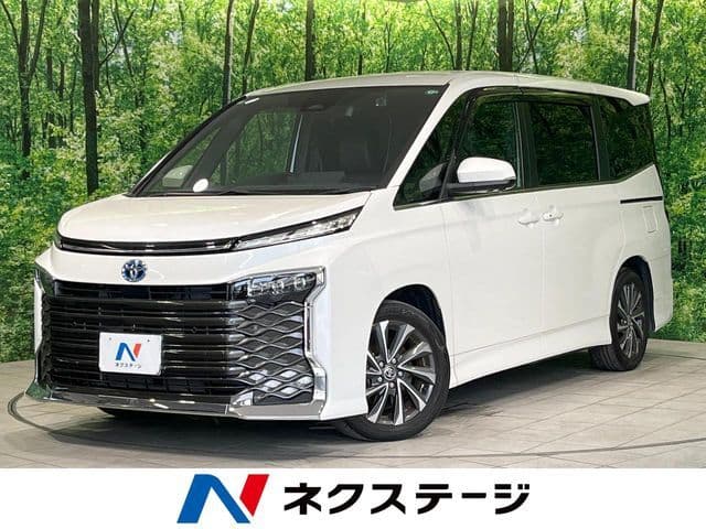 TOYOTA VOXY HYBRID