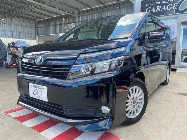 TOYOTA VOXY HYBRID
