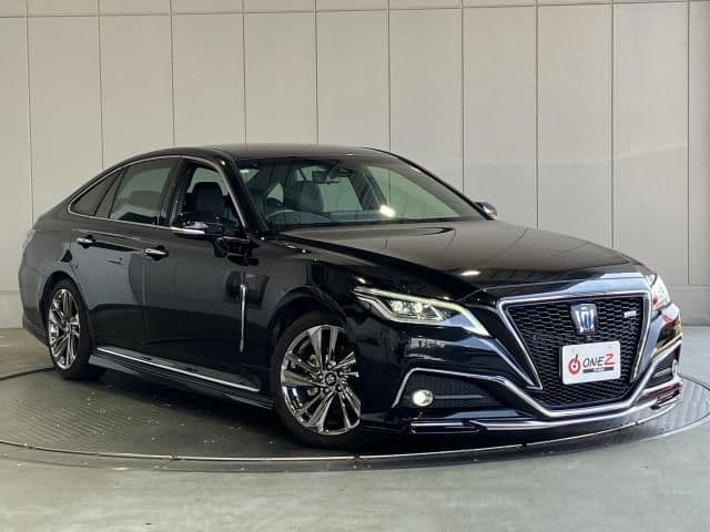 TOYOTA CROWN sedan hybrid