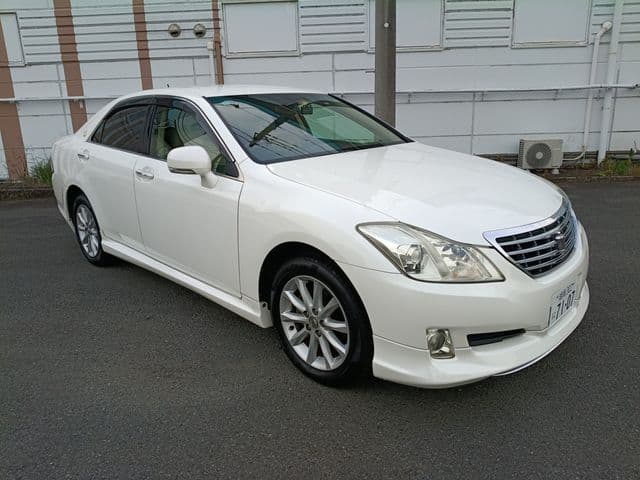 TOYOTA CROWN sedan
