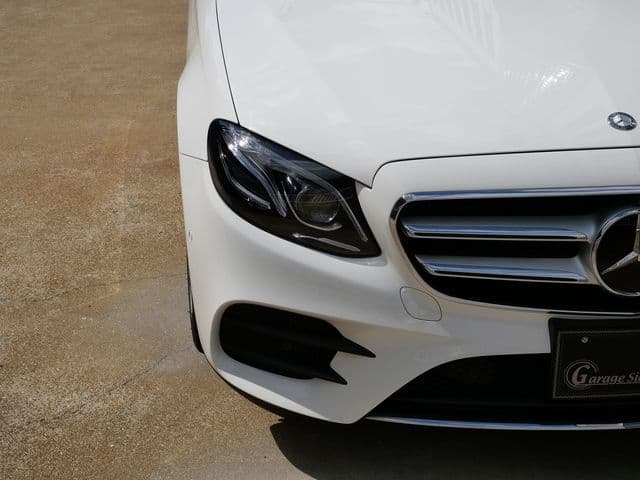 MERCEDES BENZ MERCEDES BENZ E class sedan