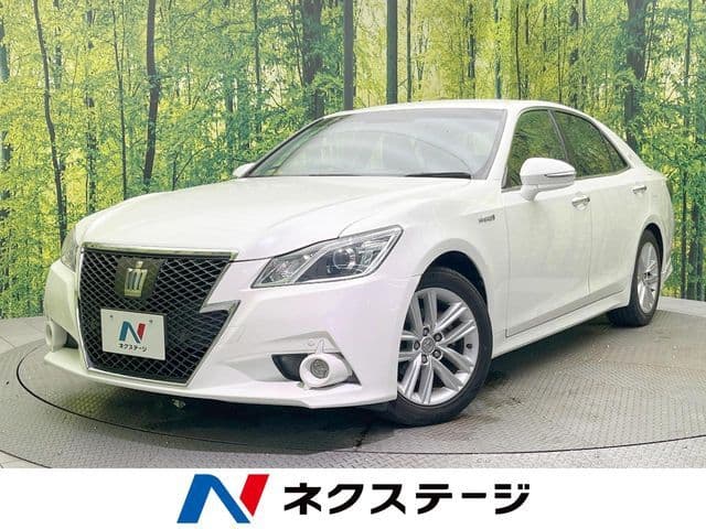 TOYOTA CROWN sedan hybrid