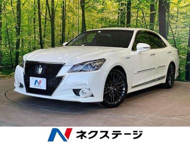 TOYOTA CROWN sedan hybrid