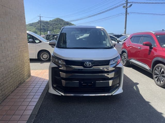TOYOTA NOAH