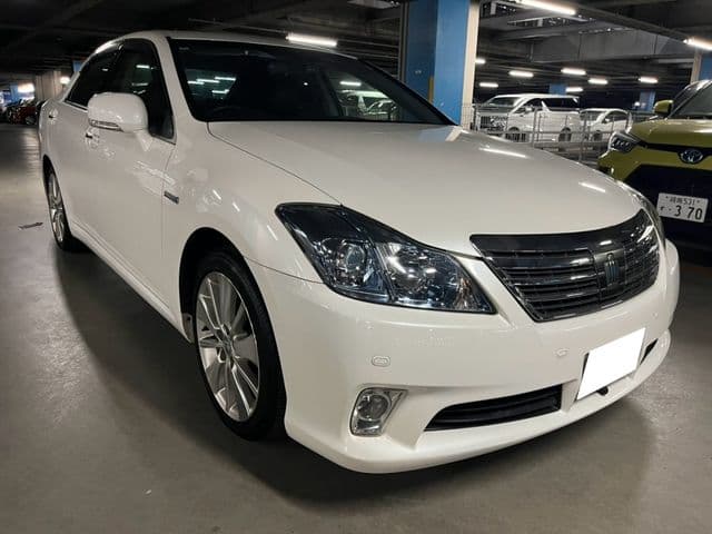 TOYOTA CROWN sedan hybrid