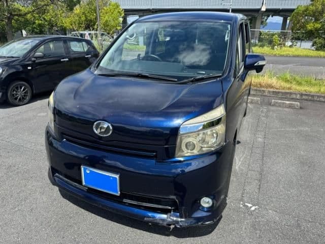 TOYOTA VOXY 4WD