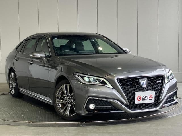 TOYOTA CROWN sedan hybrid