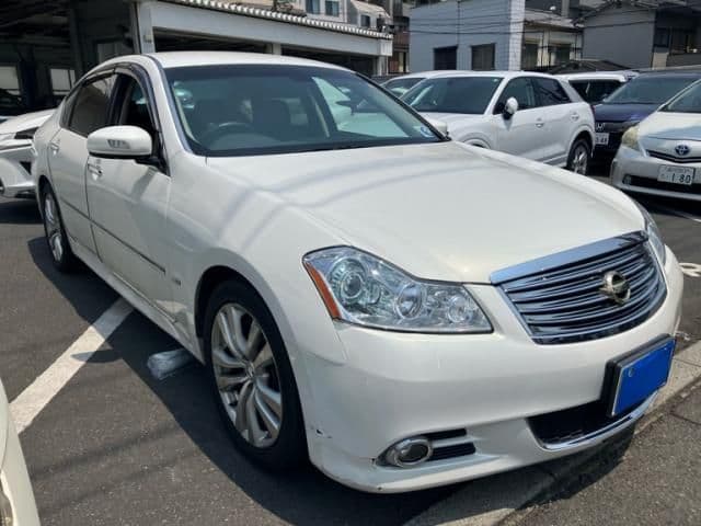 NISSAN FUGA