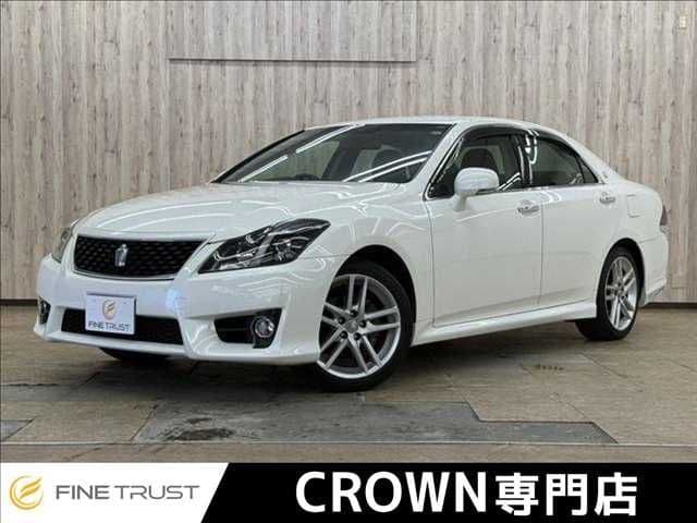 TOYOTA CROWN sedan