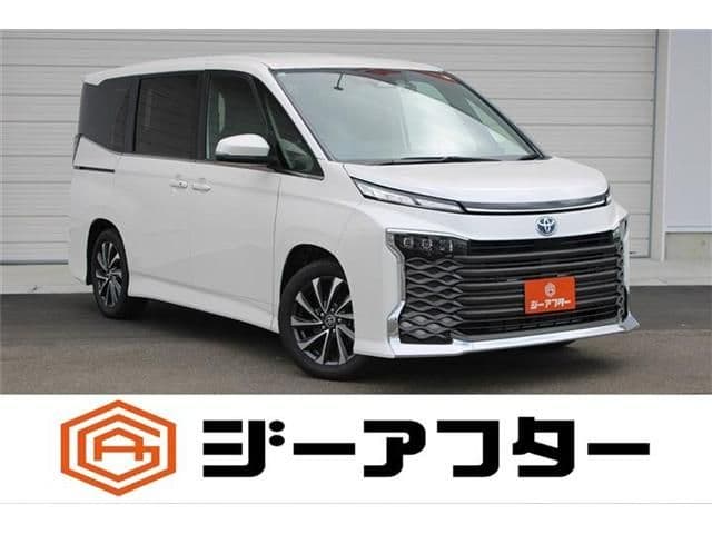 TOYOTA VOXY HYBRID