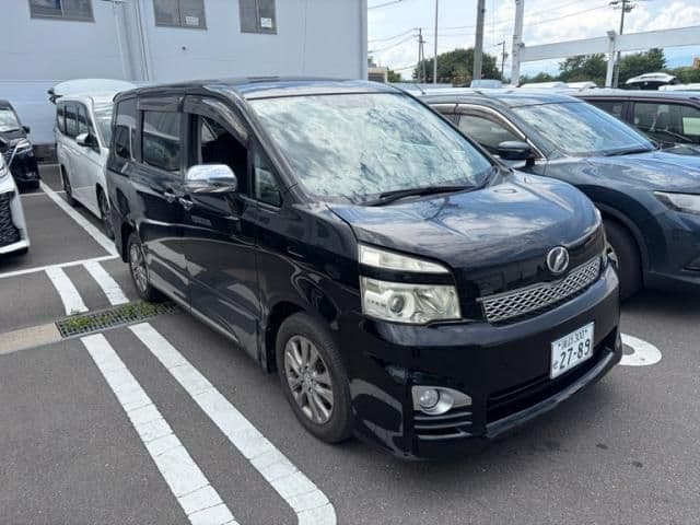 TOYOTA VOXY 4WD