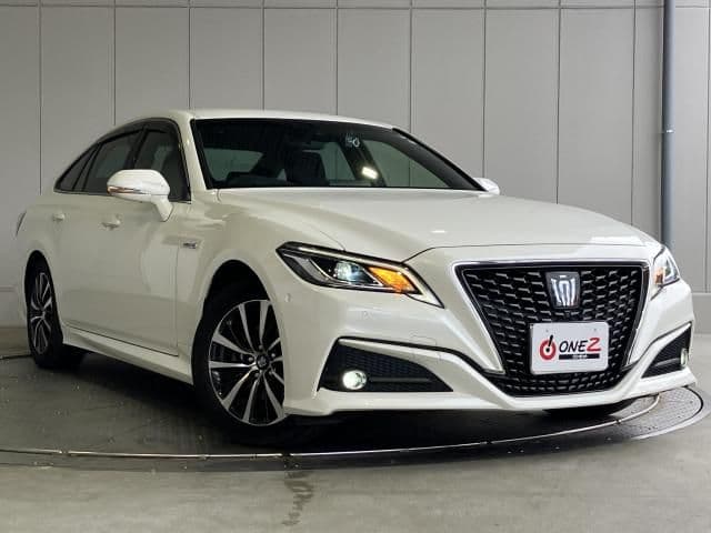 TOYOTA CROWN sedan hybrid