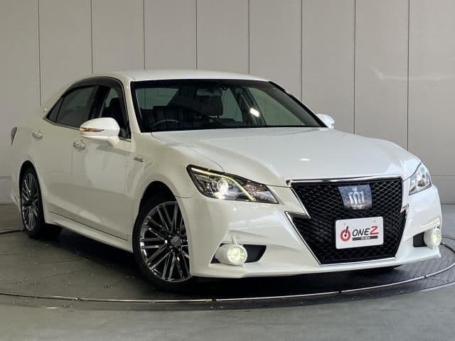 TOYOTA CROWN sedan hybrid