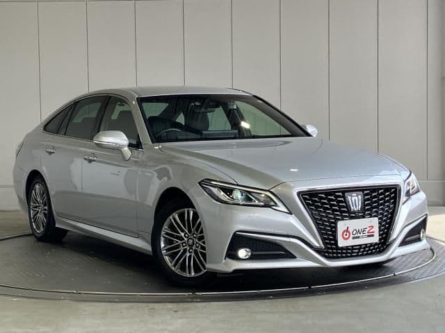 TOYOTA CROWN sedan hybrid