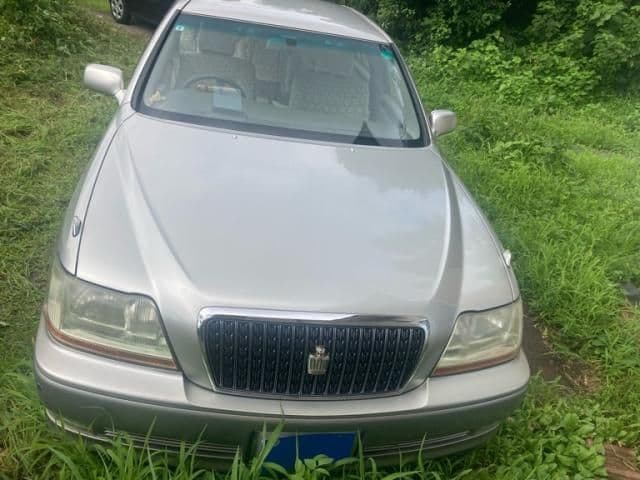 TOYOTA CROWN MAJESTA