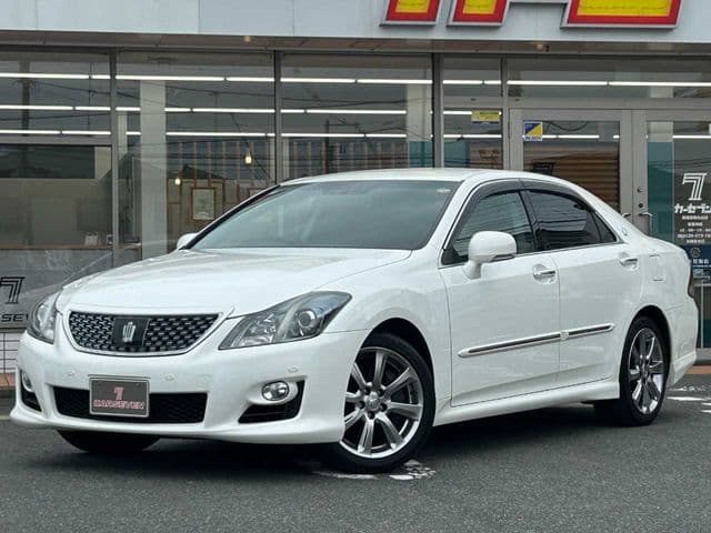 TOYOTA CROWN sedan