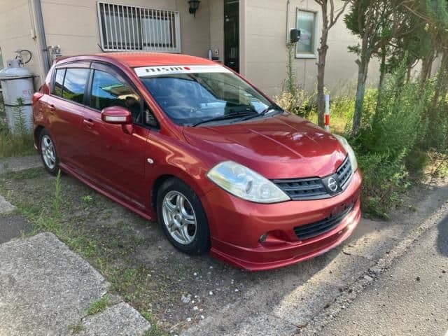 NISSAN TIIDA