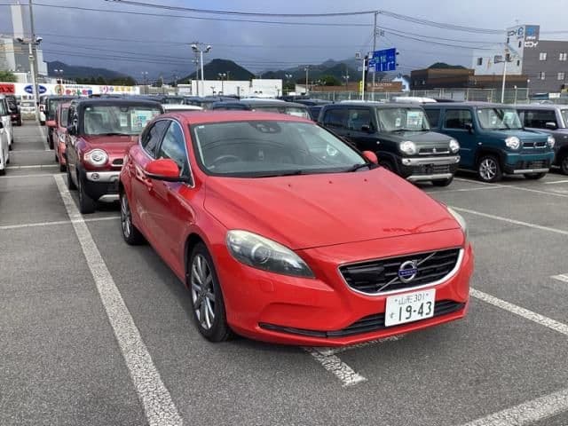 VOLVO VOLVO V40