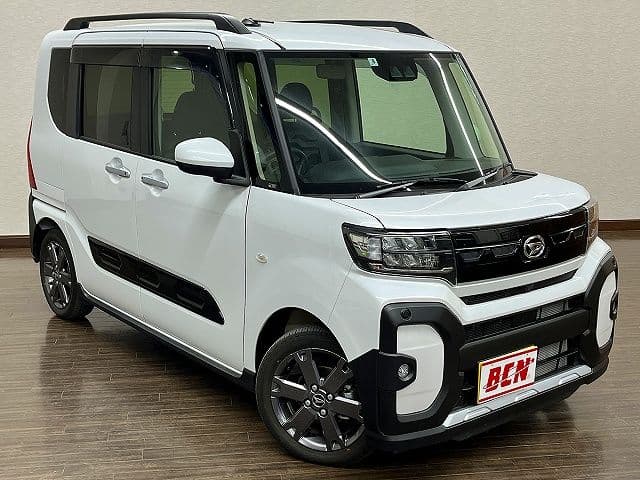 DAIHATSU TANTO FAN CROSS