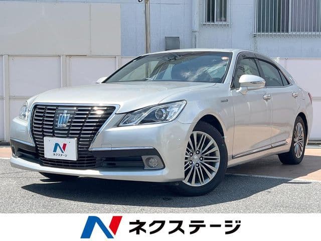 TOYOTA CROWN sedan hybrid