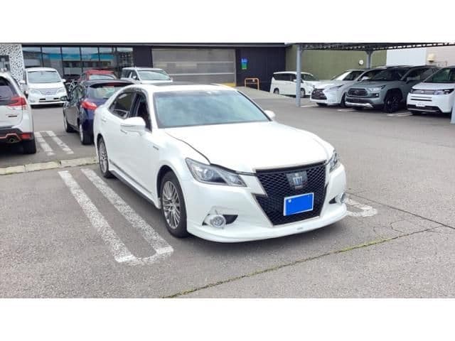 TOYOTA CROWN sedan hybrid 4WD