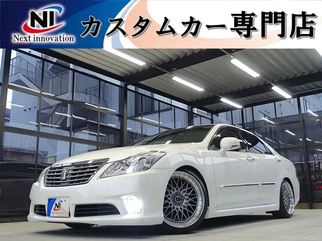 TOYOTA CROWN sedan