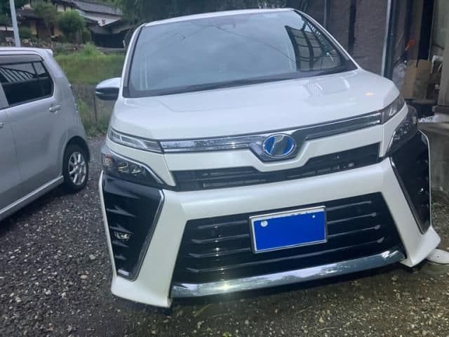 TOYOTA VOXY HYBRID