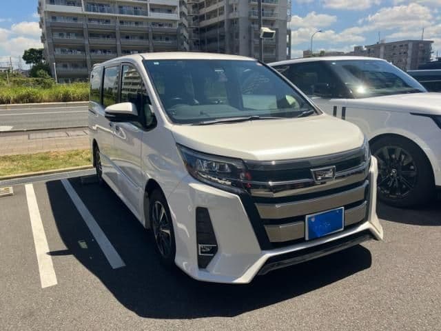 TOYOTA NOAH
