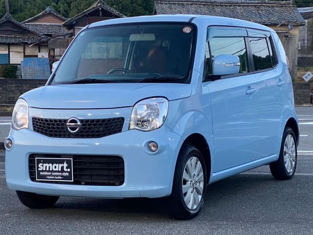 NISSAN