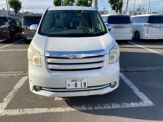 TOYOTA NOAH 4WD