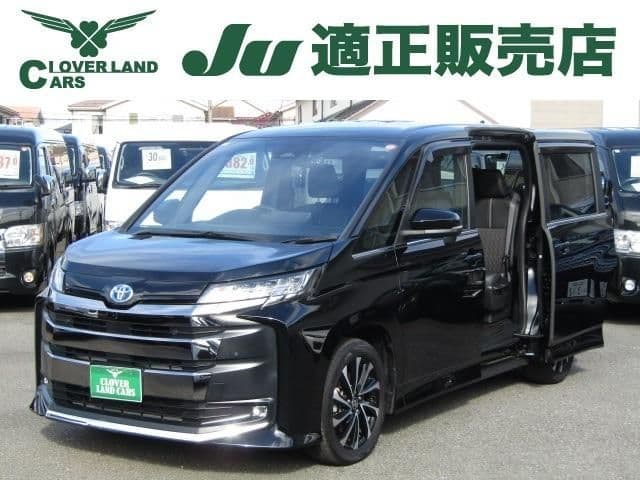 TOYOTA NOAH HYBRID 4WD