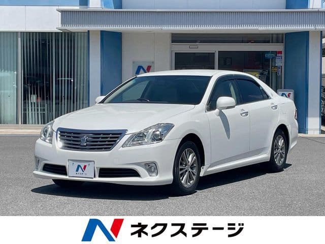 TOYOTA CROWN sedan