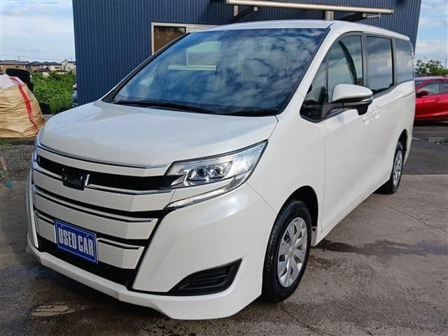 TOYOTA NOAH 4WD