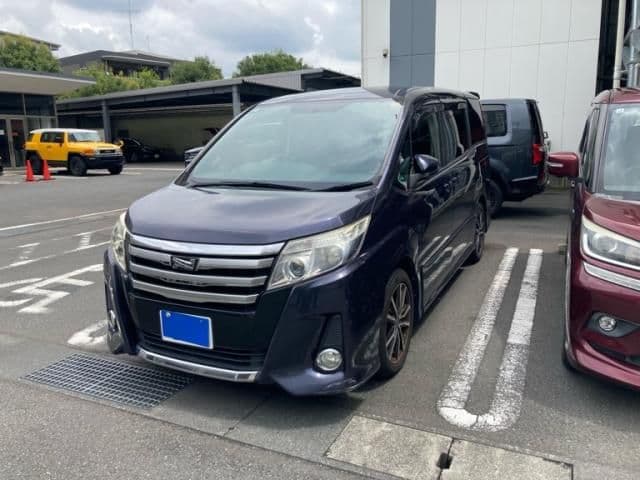 TOYOTA NOAH