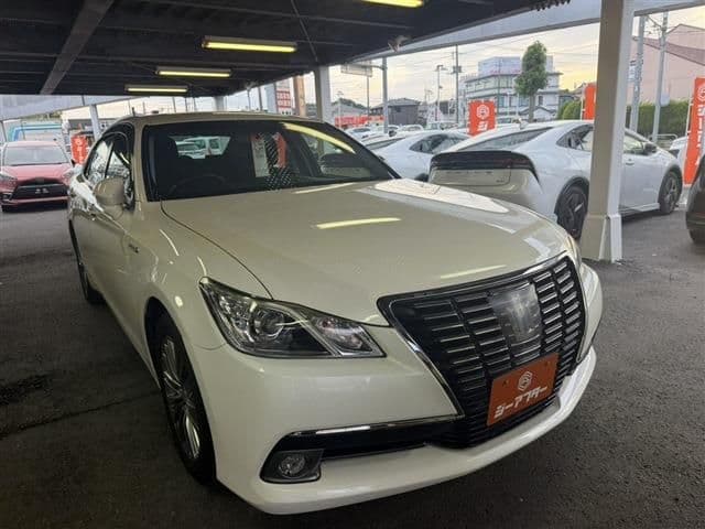TOYOTA CROWN sedan hybrid