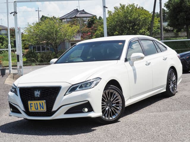 TOYOTA CROWN sedan hybrid 4WD