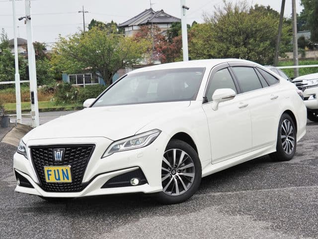 TOYOTA CROWN sedan hybrid 4WD