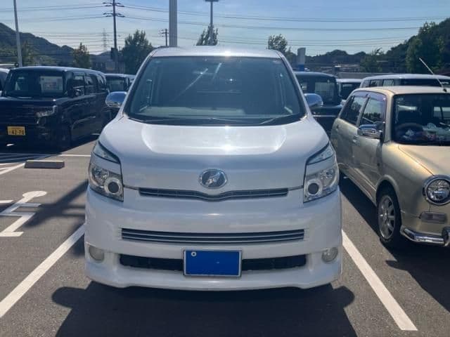 TOYOTA VOXY 4WD