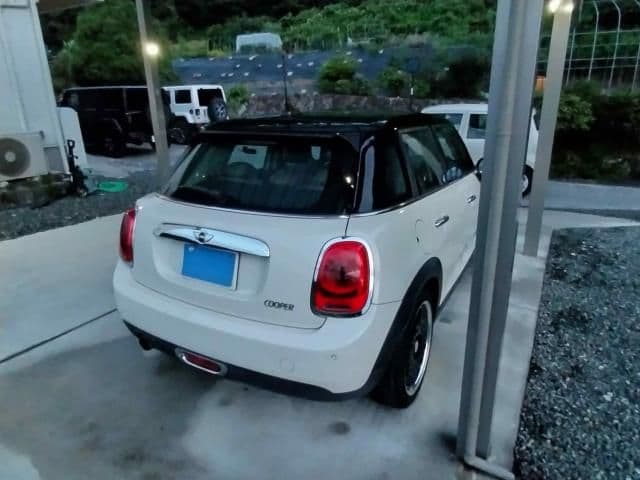Car thumbnail 2