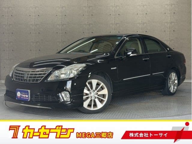 TOYOTA CROWN sedan hybrid