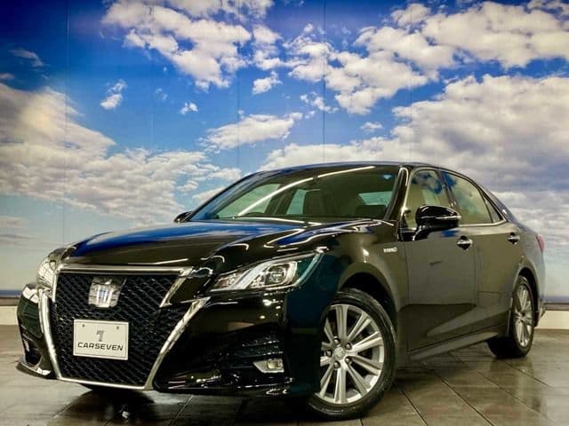 TOYOTA CROWN sedan hybrid 4WD