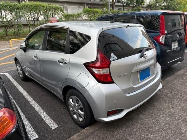 Car thumbnail 3