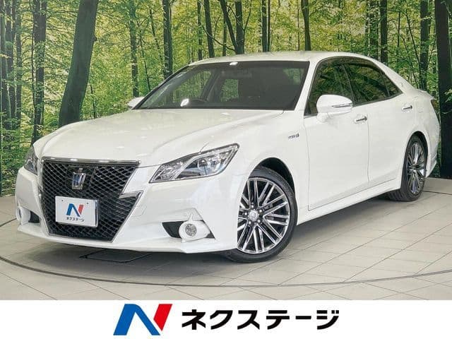 TOYOTA CROWN sedan hybrid