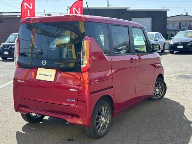 NISSAN