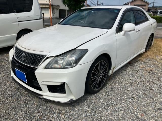 TOYOTA CROWN sedan