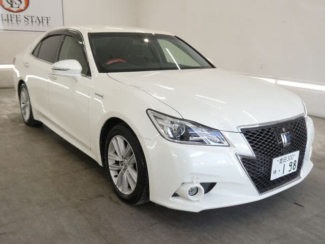 TOYOTA CROWN sedan hybrid