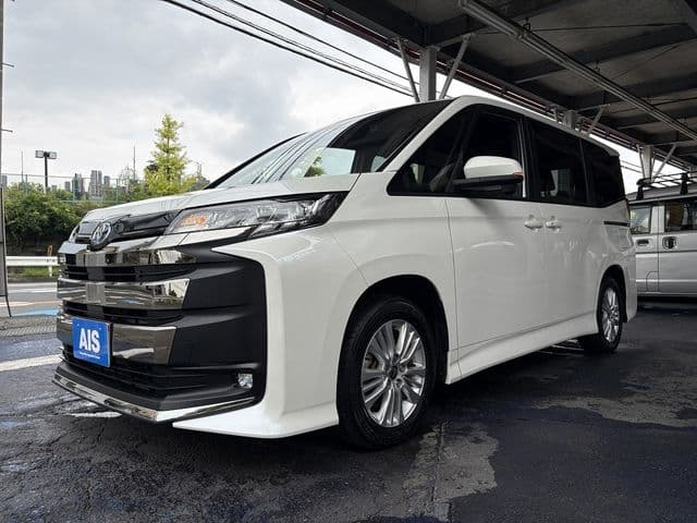 TOYOTA NOAH HYBRID