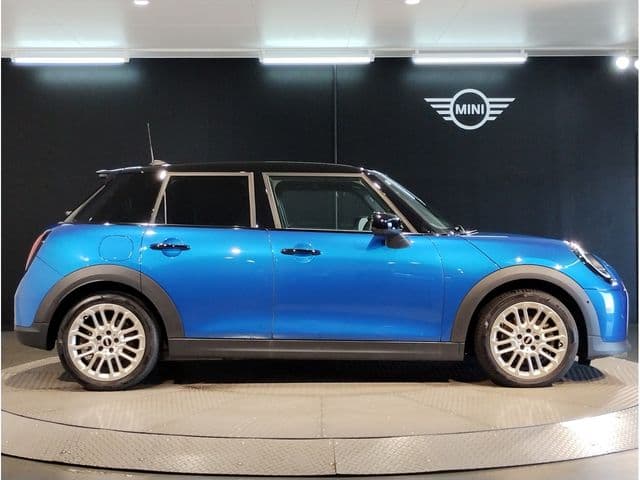 Car thumbnail 4