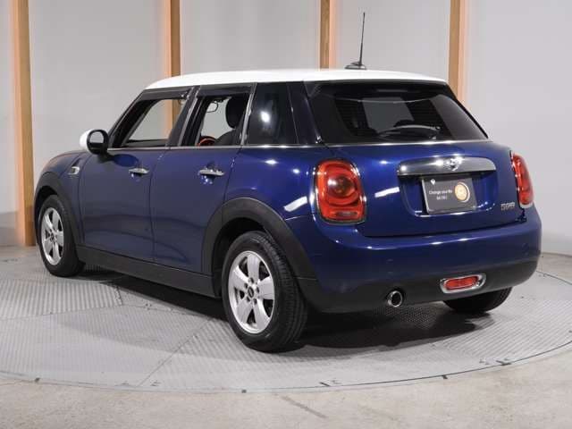 Car thumbnail 2